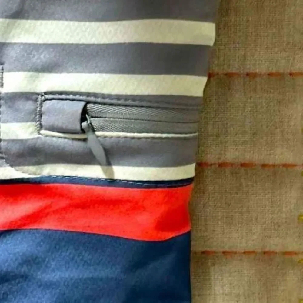The Vineyard Vines Performance Board Striped Shorts =  Size Men's 33/ Small
